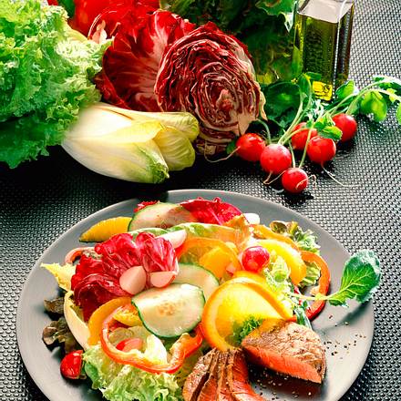 Großer Salatteller mit Filetsteak Rezept Großer Salatteller mit Filetsteak Rezept