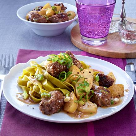 Grüne Bandnudeln zu Kalbsleber-Birnen-Ragout Rezept Grüne Bandnudeln zu Kalbsleber-Birnen-Ragout Rezept