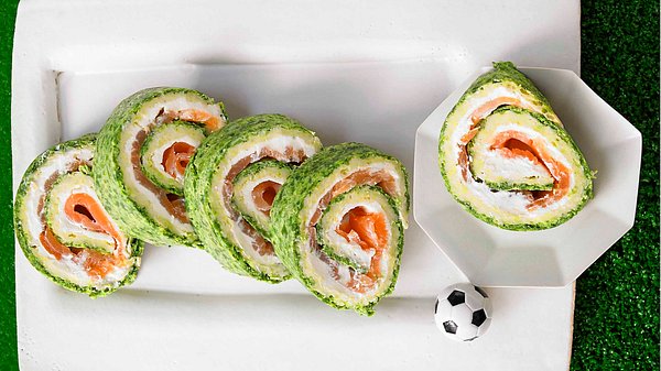 grüne Röllchen mit Lachs Rezept - Foto: House of Food / Bauer Food Experts KG