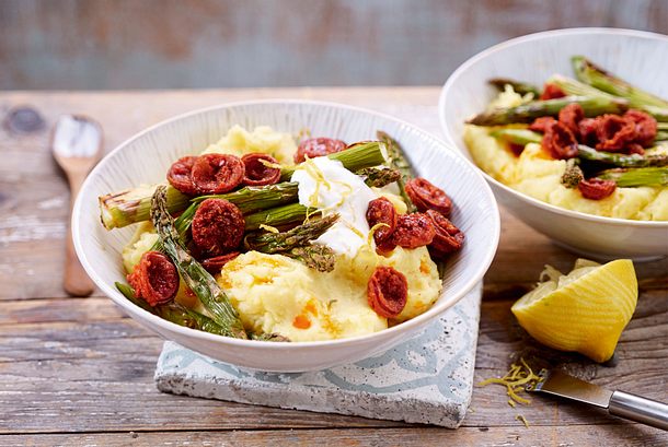 Grüner Ofenspargel zu Chorizo und Zitronenschmand Rezept Grüner Ofenspargel zu Chorizo und Zitronenschmand Rezept