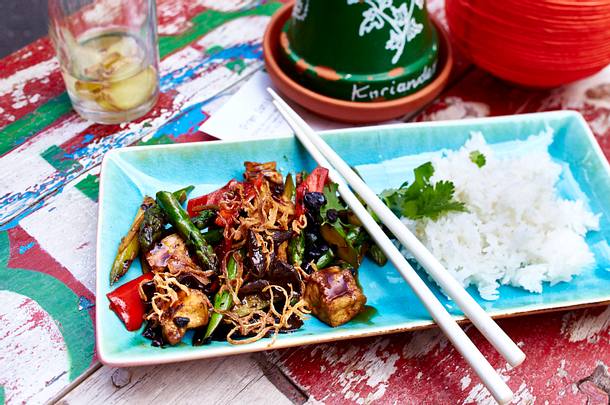 Grüner Spargel mit Tofu aus dem Wok Rezept Grüner Spargel mit Tofu aus dem Wok Rezept