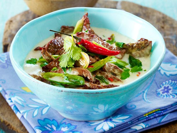 Grünes Kokoscurry mit Rinderstreifen Rezept Grünes Kokoscurry mit Rinderstreifen Rezept