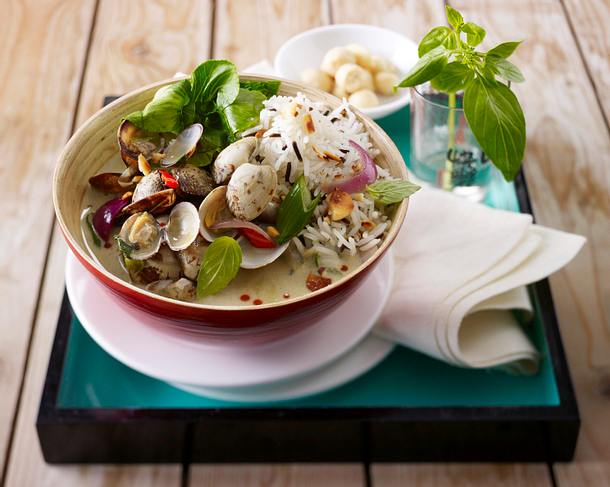 Grünes Muschelcurry mit Wildreismischung und Macadamianüssen Rezept Grünes Muschelcurry mit Wildreismischung und Macadamianüssen Rezept