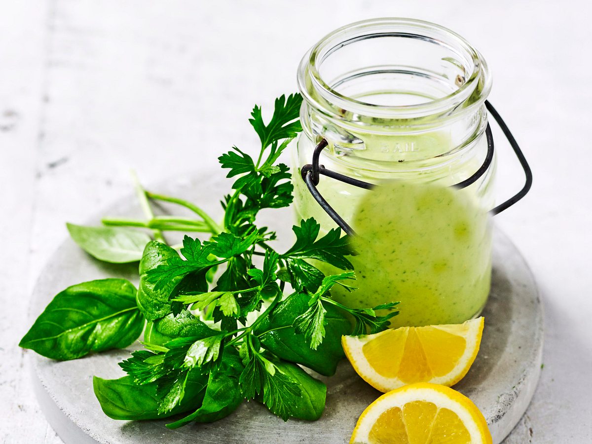 Grünes Tahin-Kräuter-Dressing Rezept