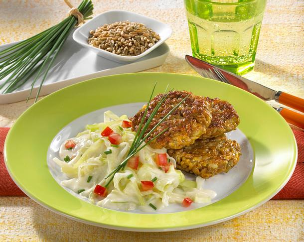 Grünkernbratlinge mit Rahm-Weißkohl Rezept Grünkernbratlinge mit Rahm-Weißkohl Rezept