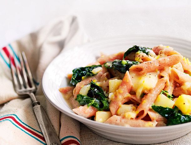 Grünkohl-Ragout mit Penne Rezept
