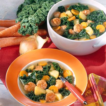 Grünkohltopf mit Möhren und Brätklößchen Rezept Grünkohltopf mit Möhren und Brätklößchen Rezept