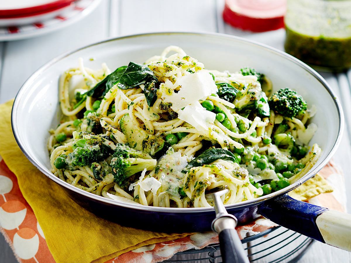 Grüne Blitz-Pasta mit Sahnepesto Rezept