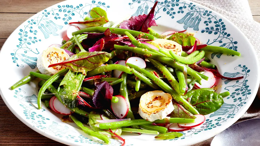 Grüne-Bohnen-Salat mit gratiniertem Ziegenkäse Rezept - Foto: LECKER @ Bauer Media Group Grüne-Bohnen-Salat mit gratiniertem Ziegenkäse Rezept - Foto: LECKER @ Bauer Media Group