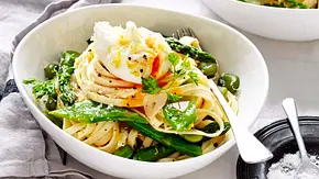 Grüne Linguine mit Oho-Effekt Rezept - Foto: LECKER @ Bauer Media Group Grüne Linguine mit Oho-Effekt Rezept - Foto: LECKER @ Bauer Media Group