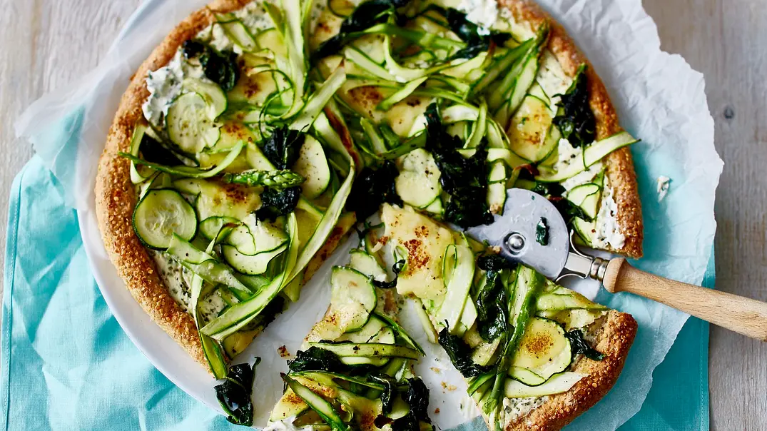 Grüne Quinoa-Pizza Rezept - Foto: LECKER @ Bauer Media Group