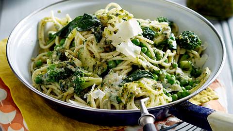 Grüne Spaghetti Rezept - Foto: House of Food / Bauer Food Experts KG