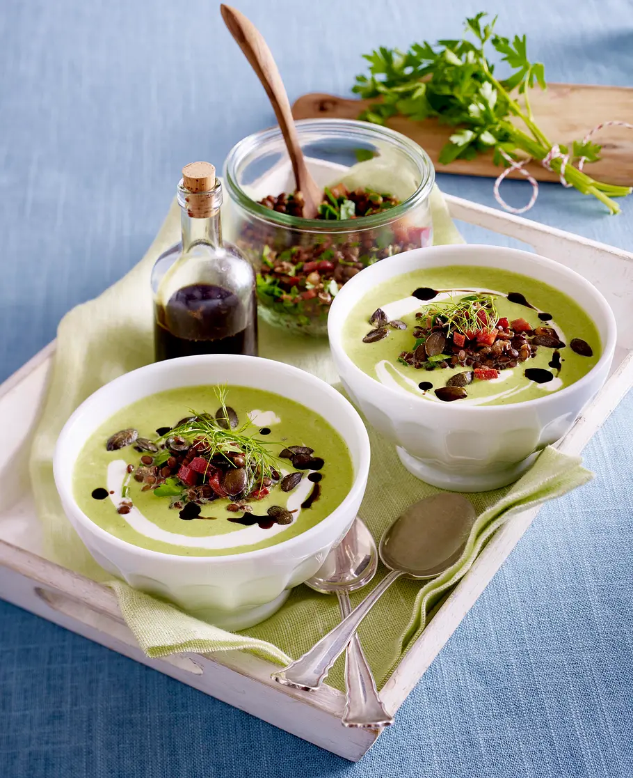 Grüne Spargelsuppe mit Fenchel und Spinat Rezept