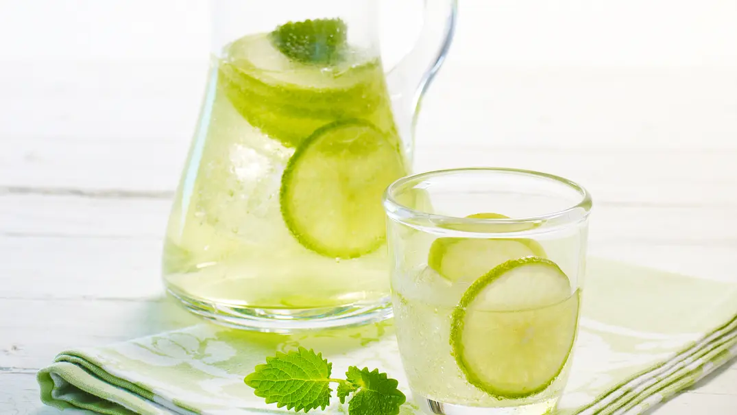 Grüner Apfel-Limetten-Drink Rezept - Foto: LECKER @ Bauer Media Group Grüner Apfel-Limetten-Drink Rezept - Foto: LECKER @ Bauer Media Group