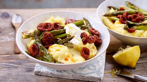 Grüner Ofen-Spargel mit Püree Rezept - Foto: House of Food / Bauer Food Experts KG