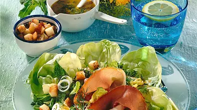 Grüner Salat mit Honig-Senf-Marinade Rezept - Foto: LECKER @ Bauer Media Group