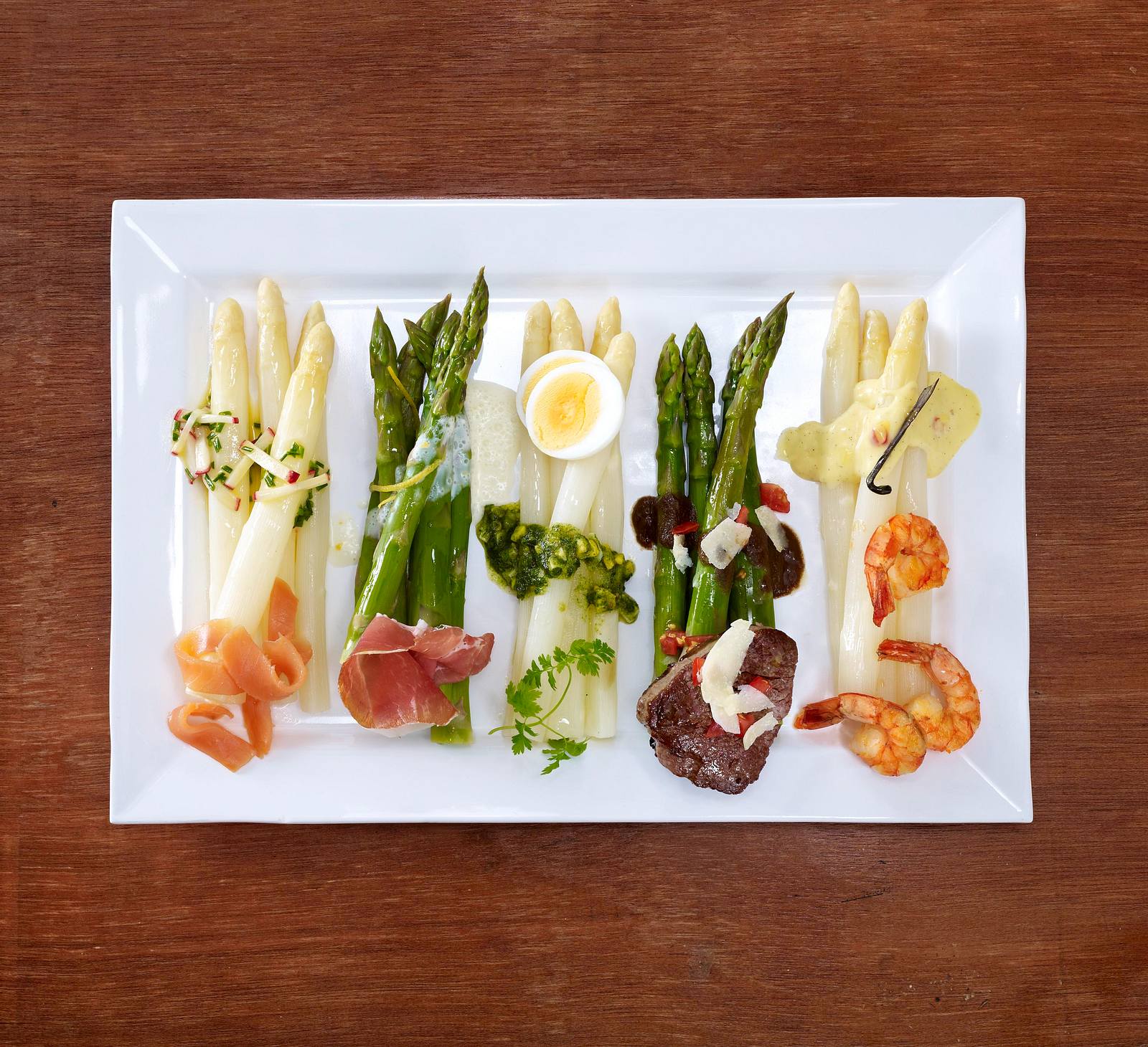 Grüner Spargel mit Balsamico-Butter Rezept | LECKER