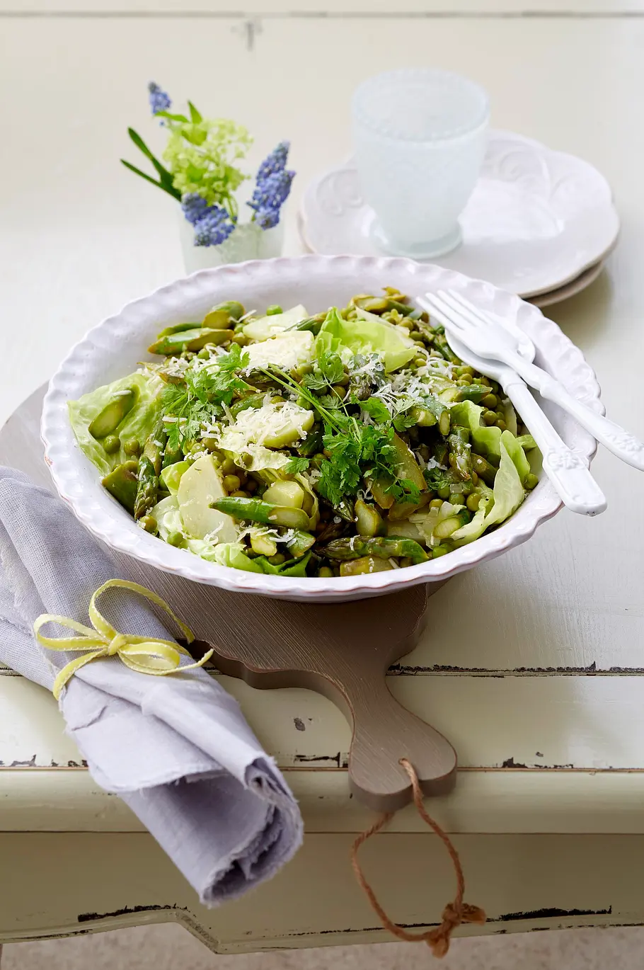 Grüner Spargelsalat mit Parmesan Rezept