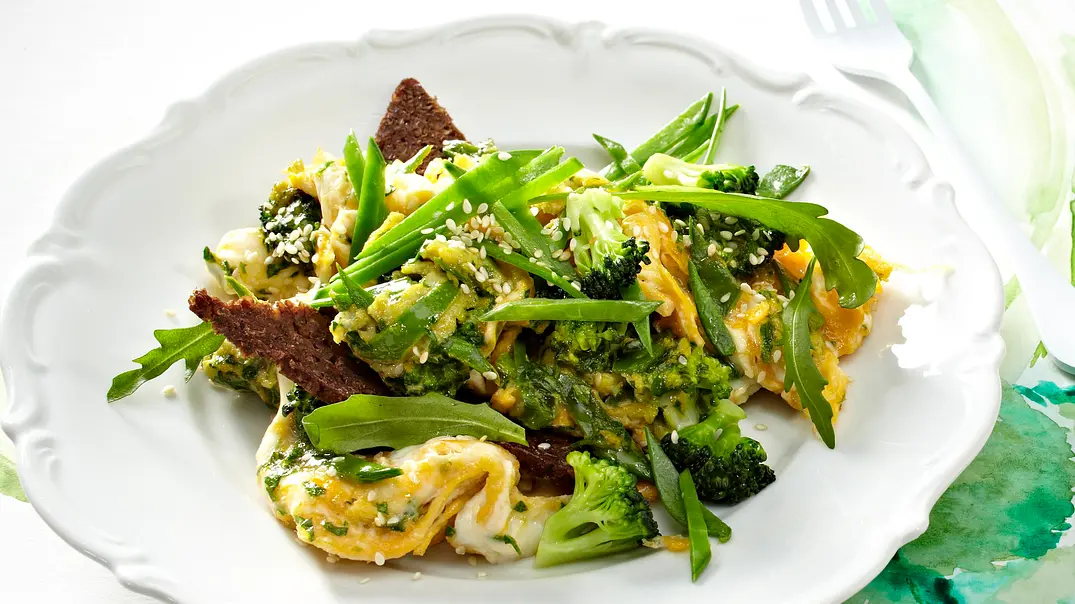 Grünes Gemüse-Rührei Rezept - Foto: LECKER @ Bauer Media Group Grünes Gemüse-Rührei Rezept - Foto: LECKER @ Bauer Media Group
