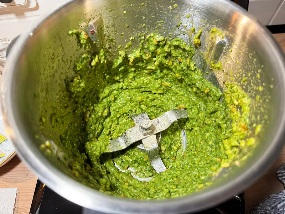 Grünes Pesto aus dem Monsieur Cuisine Compact