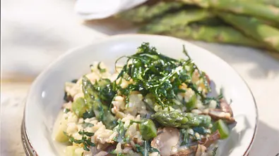 Grünes Spargelrisotto Rezept - Foto: LECKER @ Bauer Media Group