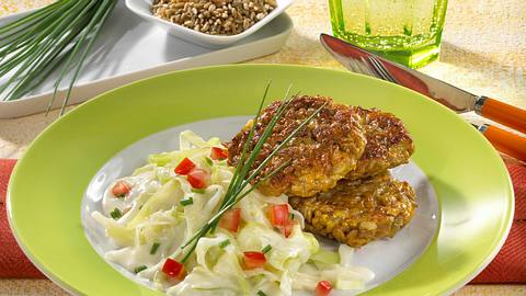 Grünkernbratlinge mit Rahm-Weißkohl Rezept - Foto: Först, Thomas