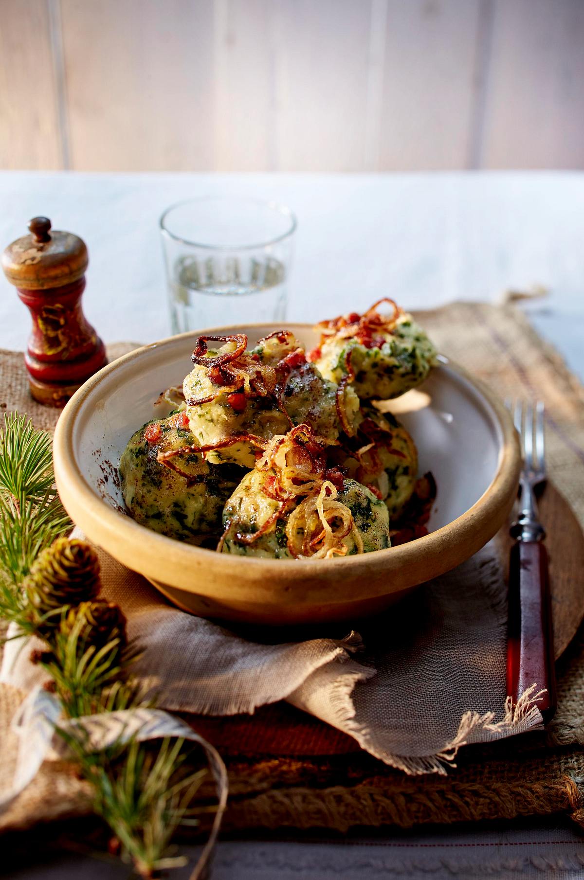 Grünkohl-Knödel mit Speckstippe Rezept