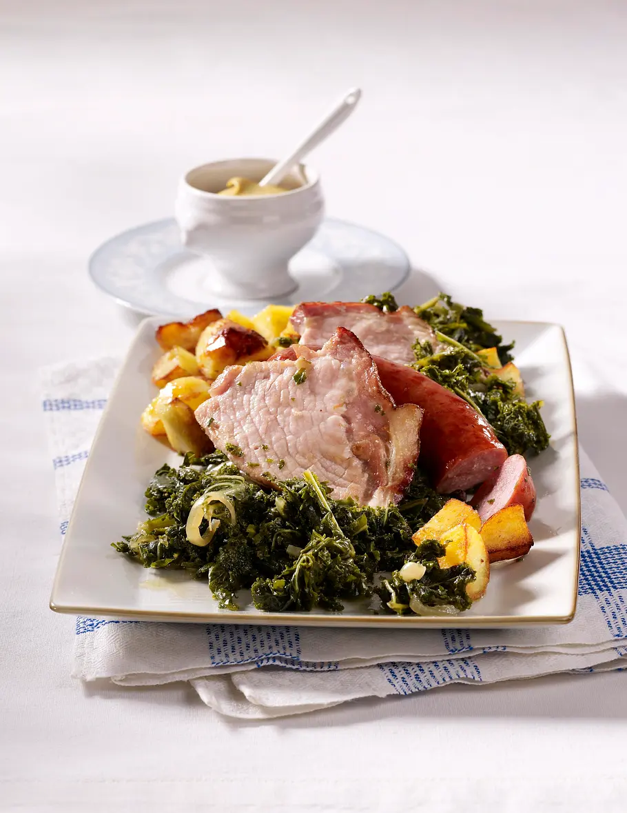 Grünkohl mit Mettwurst, Kasseler und Röstkartoffeln Rezept