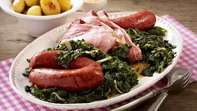 Grünkohl-Platte mit Kasseler Rezept - Foto: LECKER @ Bauer Media Group