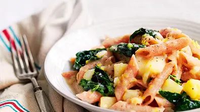 Grünkohl-Ragout mit Penne Rezept - Foto: LECKER @ Bauer Media Group