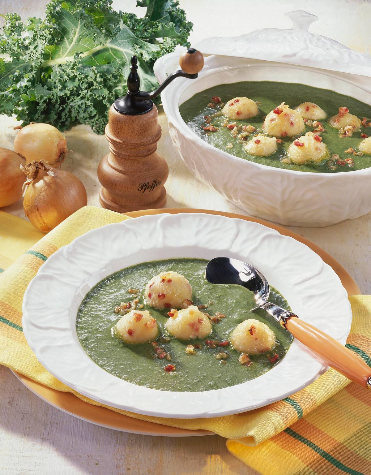 Grünkohl-Rahmsuppe mit Kartoffelklößchen Rezept