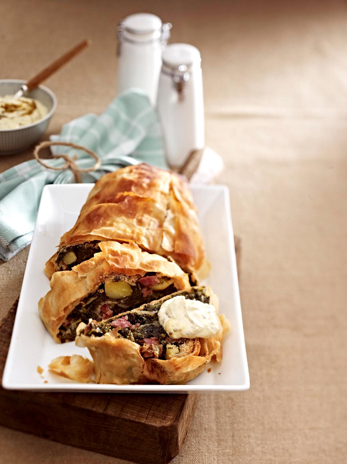 Grünkohl-Strudel mit Senfcreme Rezept