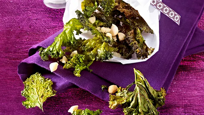 Grünkohlchips mit Macadamianüssen Rezept - Foto: LECKER @ Bauer Media Group