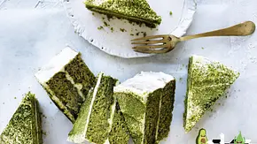 Grüntee-Avocado-Match mit weißer Schokomousse Rezept - Foto: LECKER @ Bauer Media Group