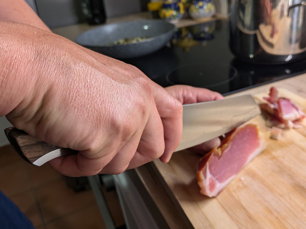 gude-caminada-santoku-messer-aufschnitt