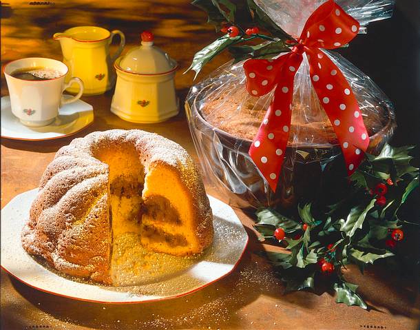 Gugelhupf mit Marzipan-Füllung Rezept