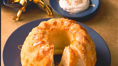 Gugelhupf mit Marzipanfüllung Rezept - Foto: Neckermann