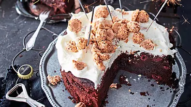 Guinness-Schokotorte mit entspannter „Giotto“-Sahne Rezept - Foto: LECKER @ Bauer Media Group