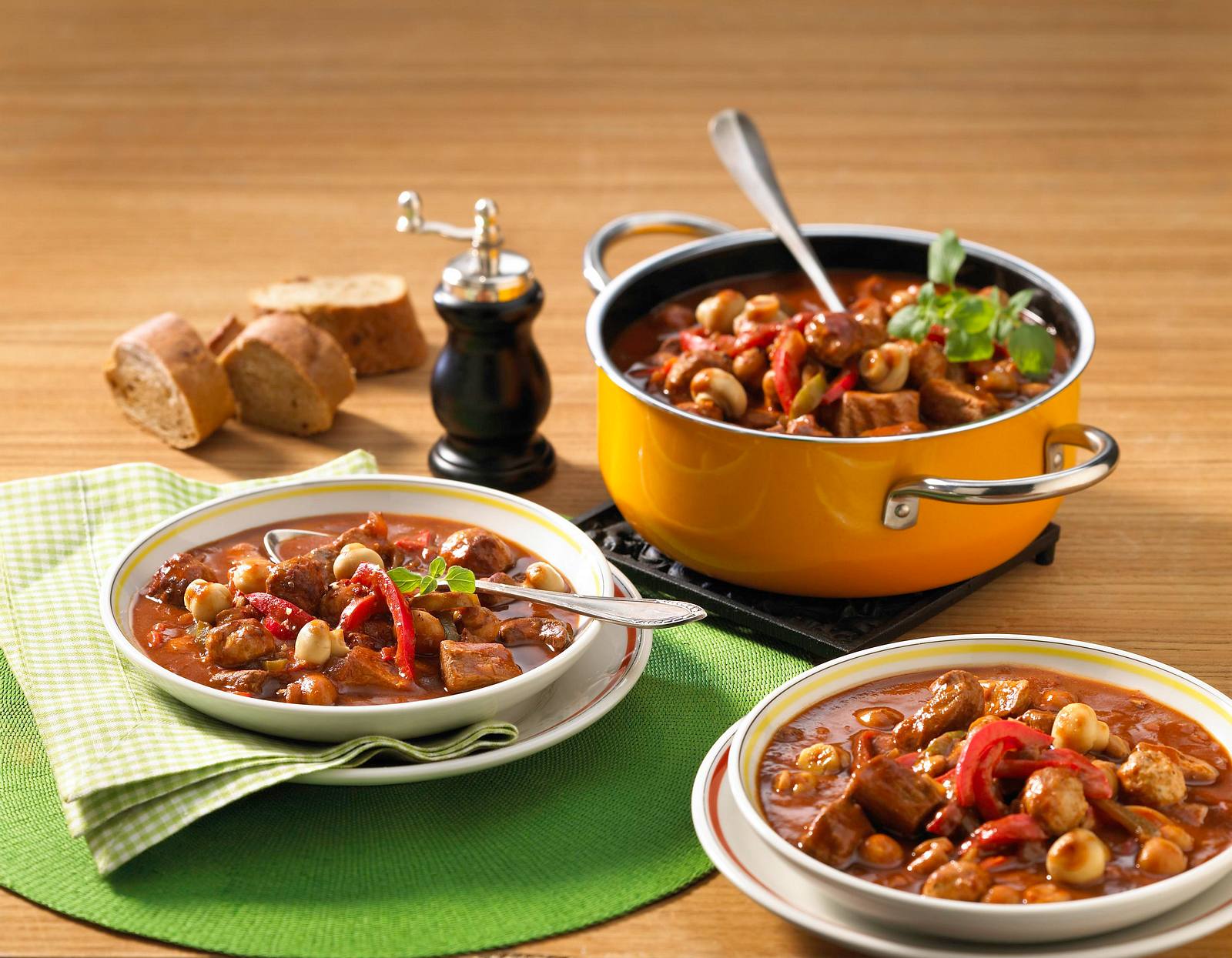 Gulasch-Eintopf mit Paprika Rezept | LECKER