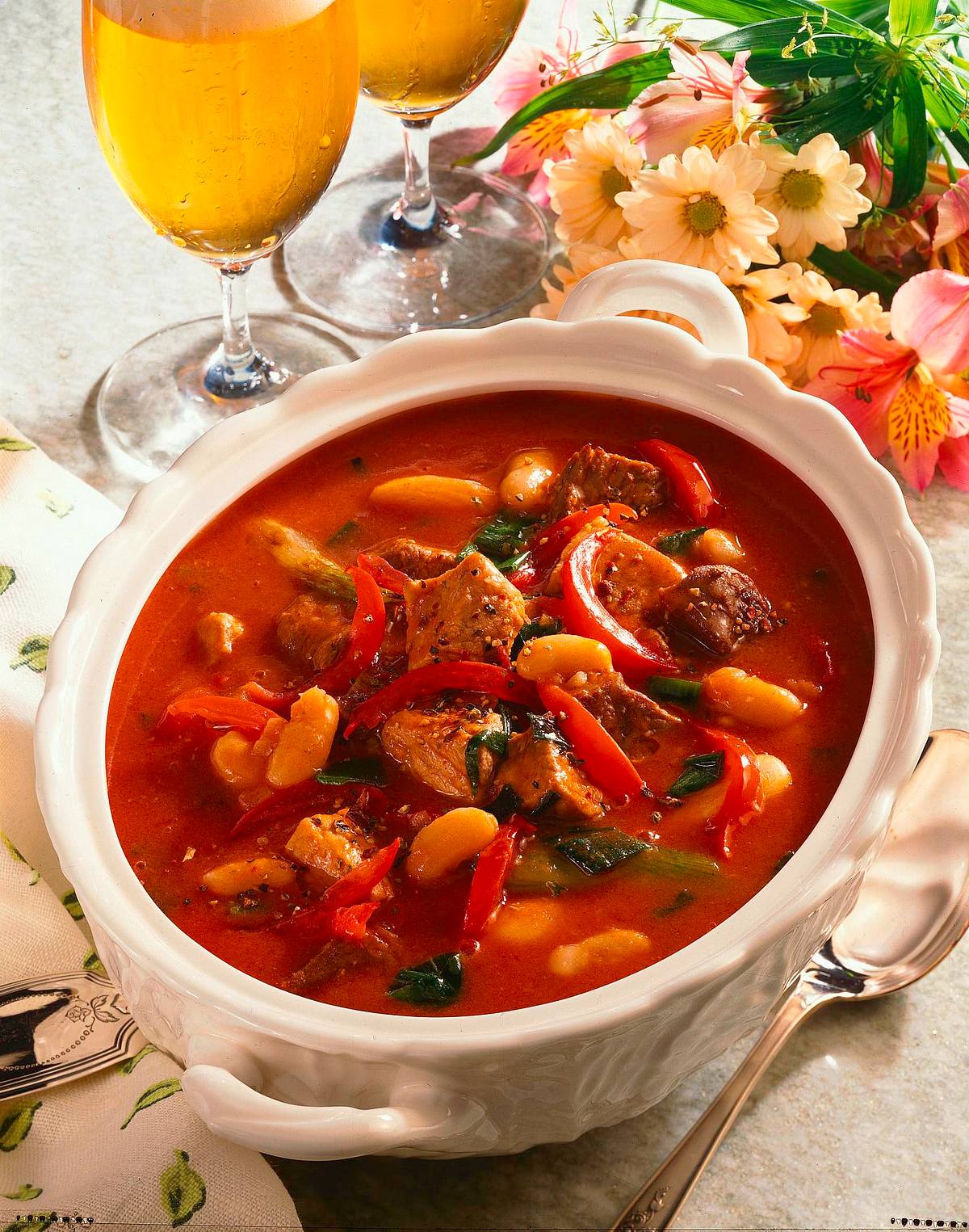 Gulasch mit Lauchzwiebeln und italienische Bohnen Rezept