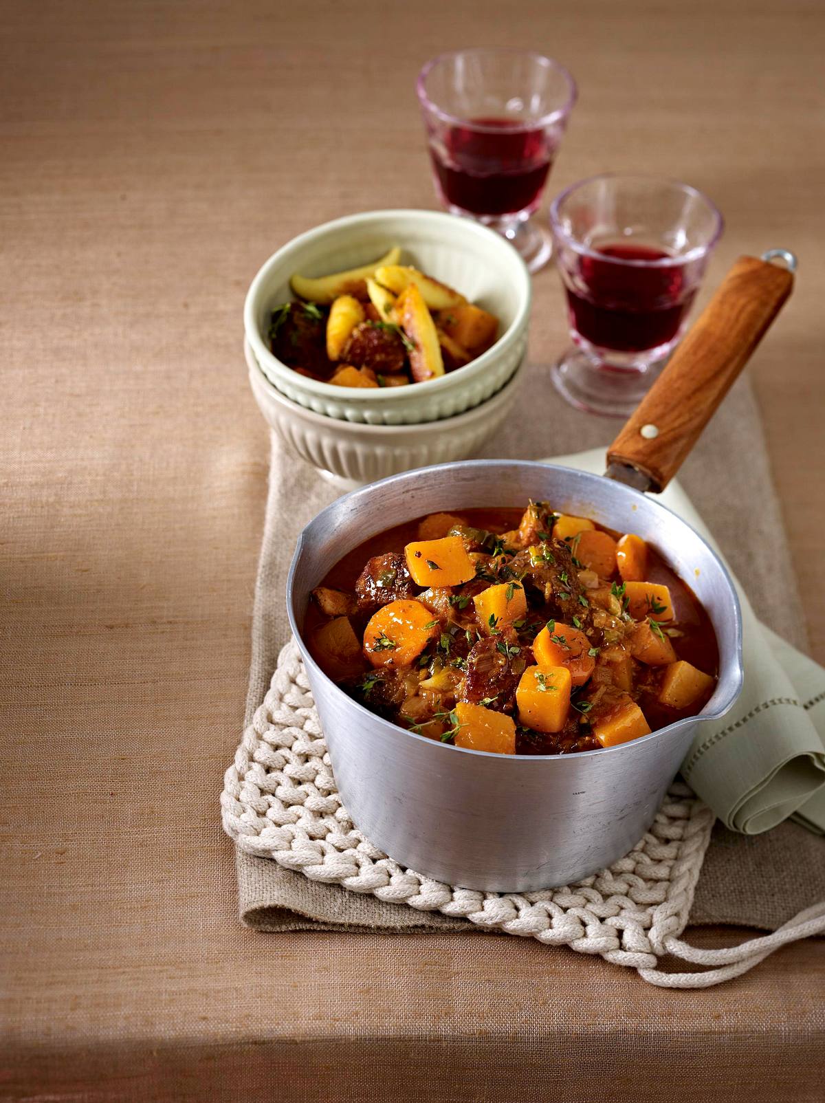 Gulasch mit Steckrüben und Schupfnudeln Rezept