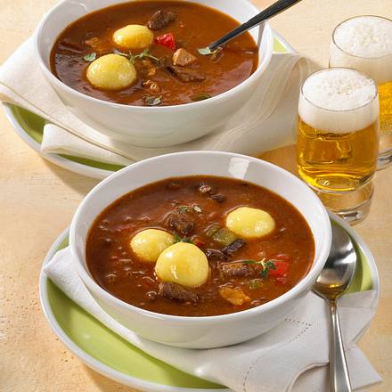 Gulaschsuppe mit Kartoffel-Klößchen Rezept