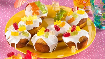 Gummibärchen-Muffins mit Hermannteig Rezept - Foto: LECKER @ Bauer Media Group Gummibärchen-Muffins mit Hermannteig Rezept - Foto: LECKER @ Bauer Media Group