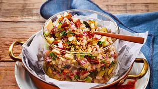 Gürkchen-Gremolata zum Darüberstreuen Rezept - Foto: LECKER @ Bauer Media Group