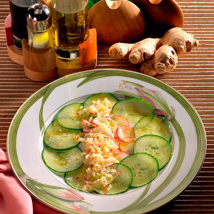 Gurken-Carpaccio mit Ingwer-Vinaigrette Rezept Gurken-Carpaccio mit Ingwer-Vinaigrette Rezept