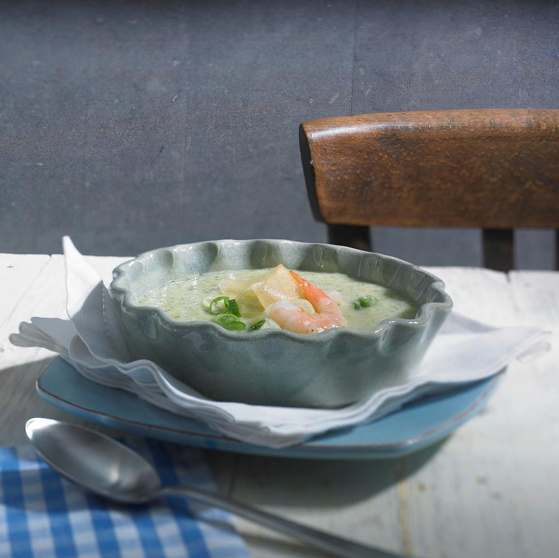 Gurken-Melonen-Suppe mit Shrimps Rezept | LECKER