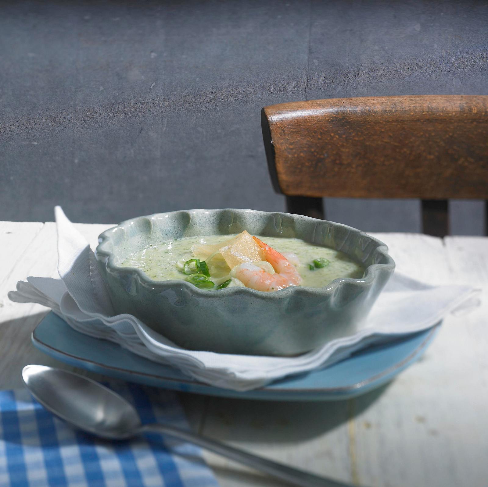 Gurken-Melonen-Suppe mit Shrimps Rezept | LECKER