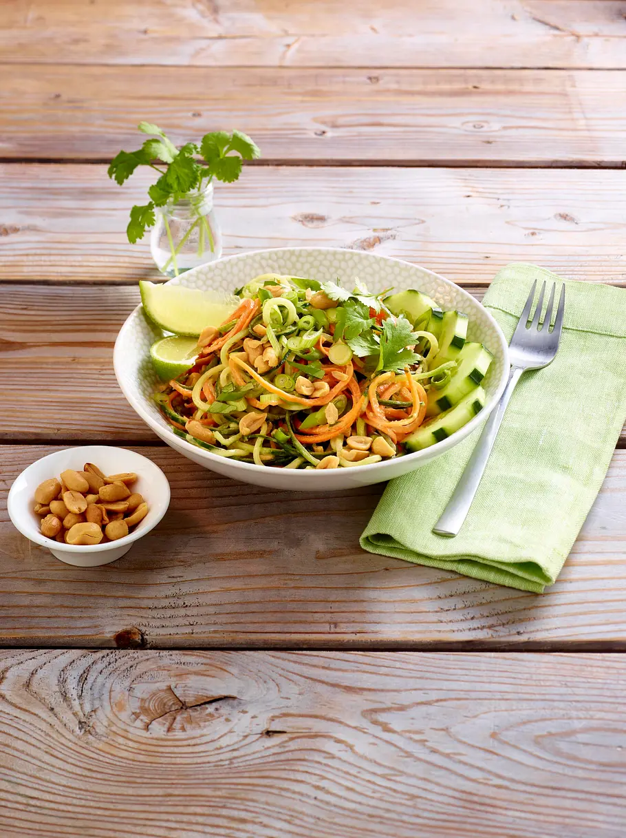 Gurken-Nudeln mit Erdnuss-Soße Rezept