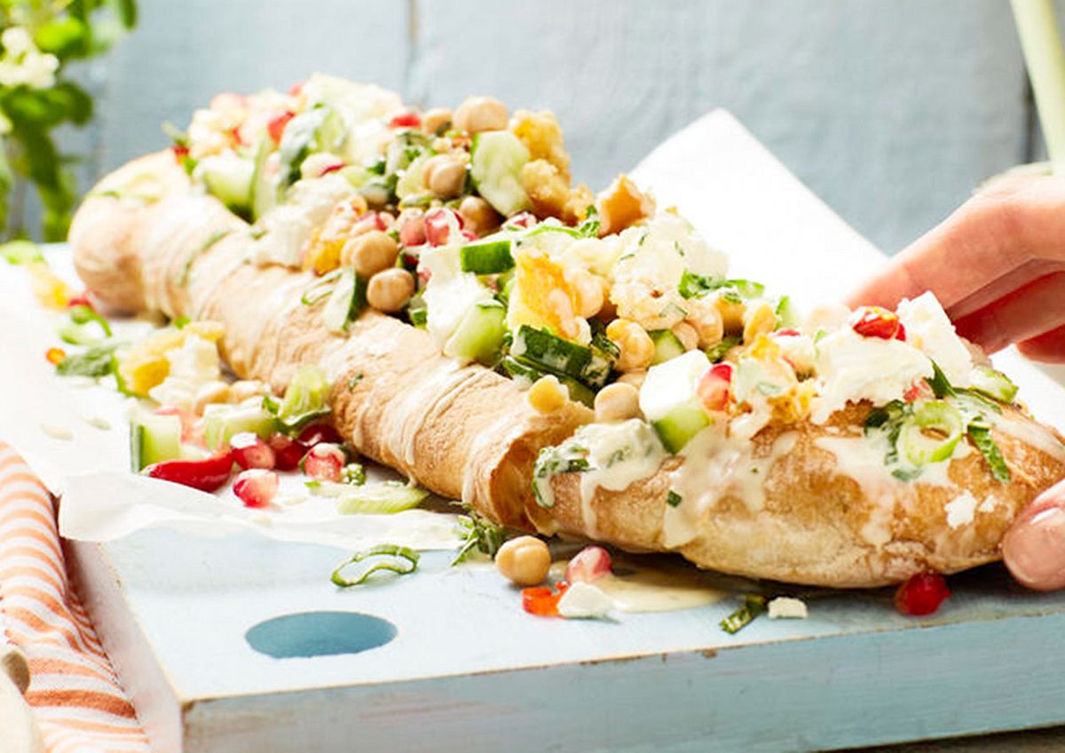 Gurken-Salat im Brot Rezept