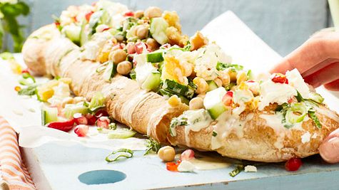 Gurken-Salat im Brot Rezept - Foto: House of Food / Bauer Food Experts KG